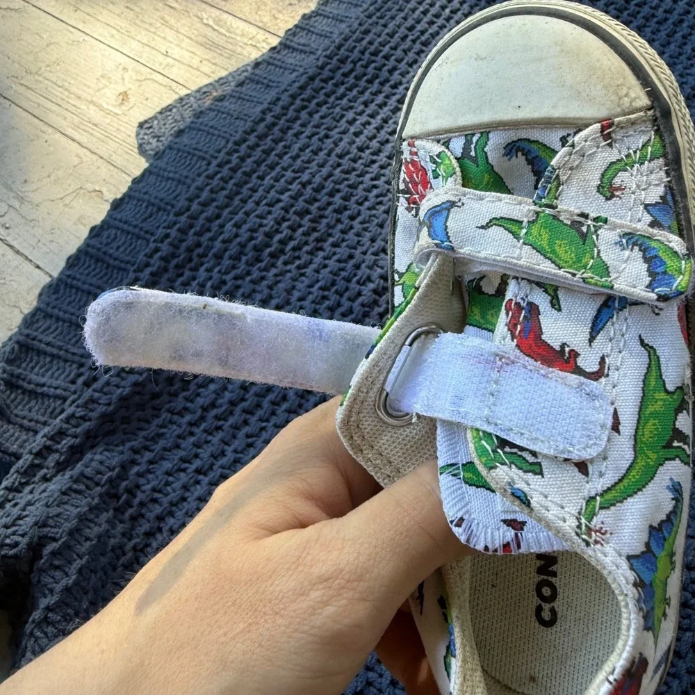 Converse Chuck Taylor All Star Infant Size 8 Dinosaur Print Low Top Sneakers